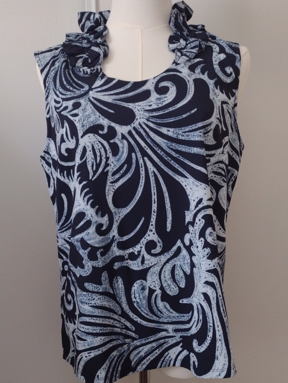 Chico's Size 4 Navy & White Floral Ruffle-Shoulder Sleeveless Tank Stretch